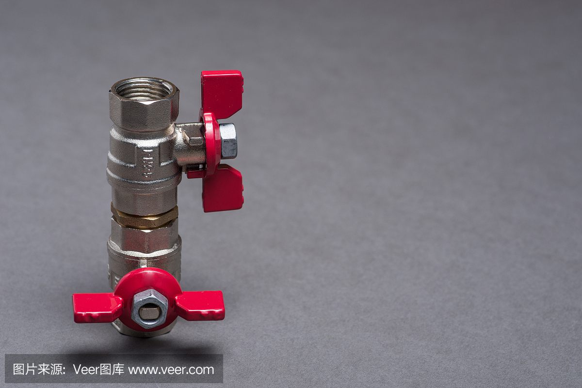 灰色手柄為紅色的水閥